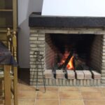 Chimenea. Casa Rural El Nidal. Casas de Don Pedro. La siberia Extremeña